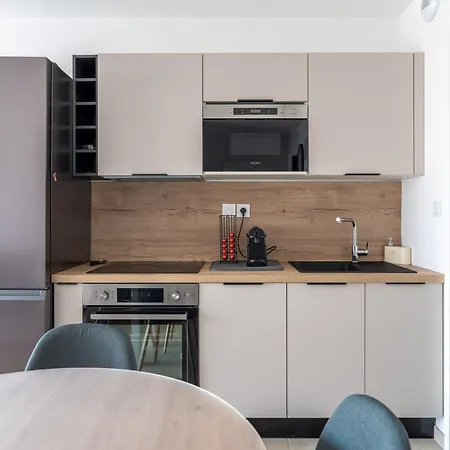 Beau T2 Neuf Avec Jardinet, Parking Et Wifi à - Fr-1-50-153